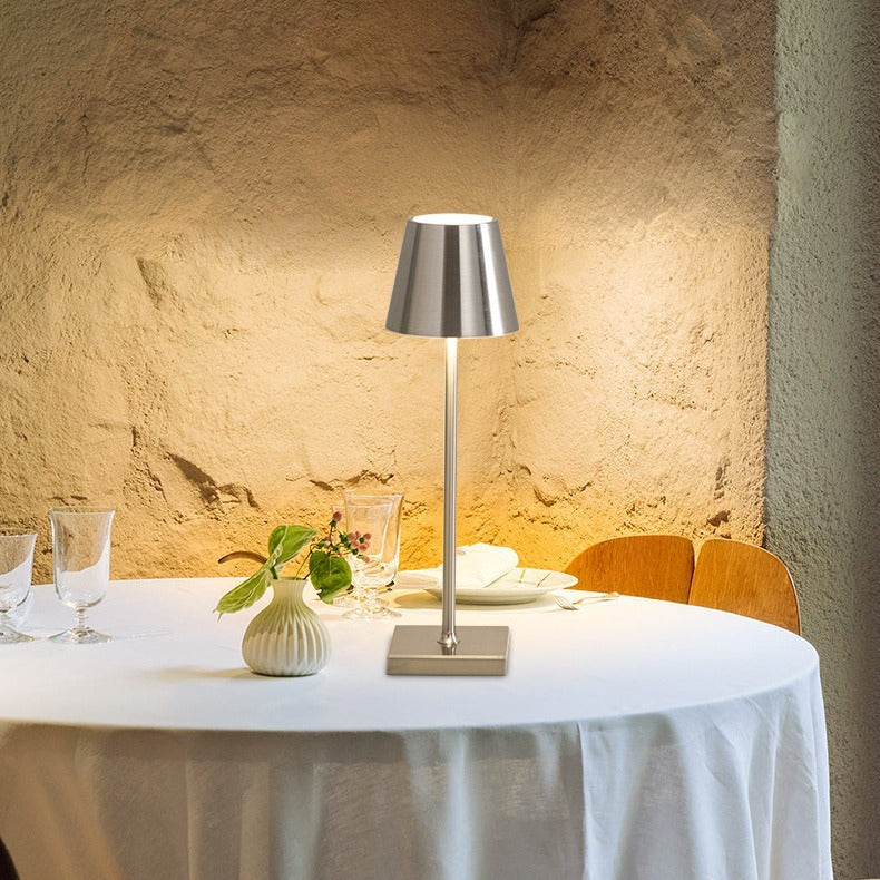 Lampada da tavolo con piedini alti in ferro battuto .piccola luce notturna creativa  luce notturna moderna e semplice - Stilex