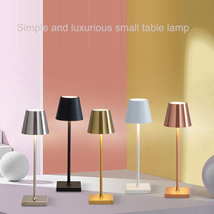 Lampada da tavolo con piedini alti in ferro battuto .piccola luce notturna creativa  luce notturna moderna e semplice - Stilex
